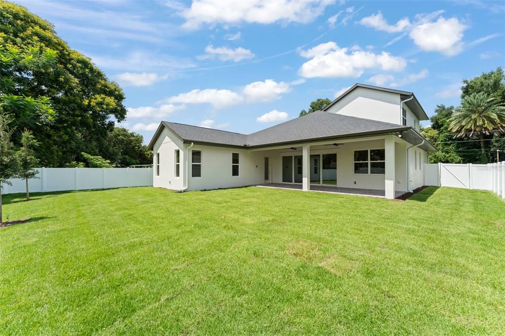 Active With Contract: $1,049,999 (4 beds, 4 baths, 3186 Square Feet)