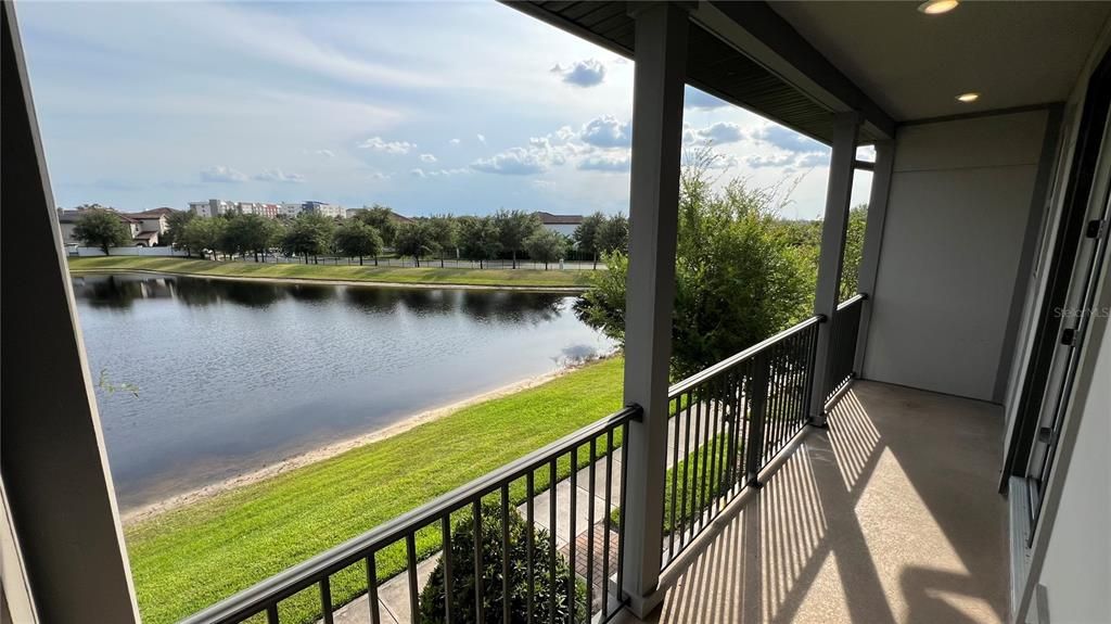 En Venta: $499,999 (3 camas, 3 baños, 2026 Pies cuadrados)