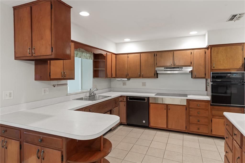 На продажу: $499,999 (4 спален, 2 ванн, 2318 Квадратных фут)