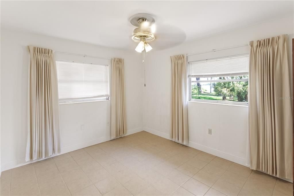 На продажу: $499,999 (4 спален, 2 ванн, 2318 Квадратных фут)