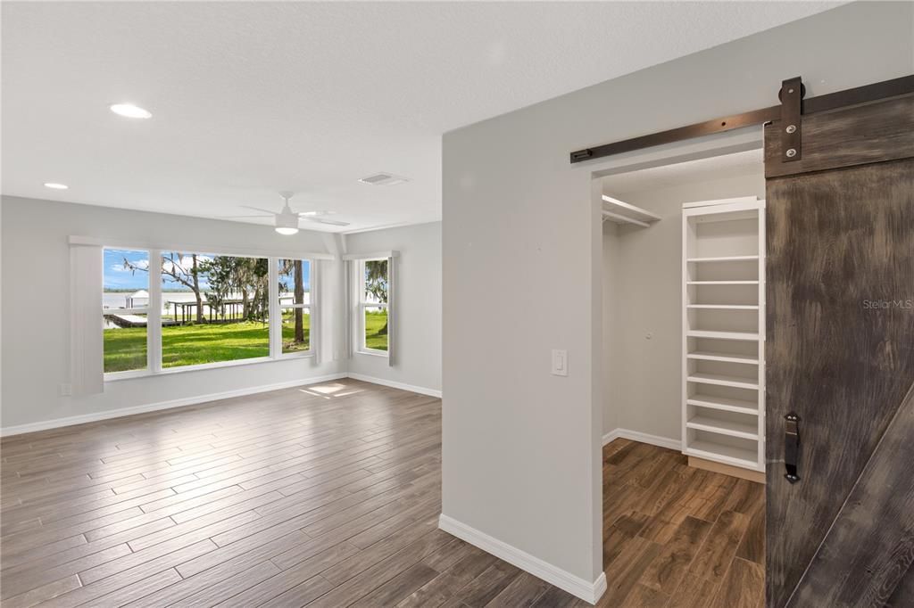 На продажу: $499,999 (4 спален, 2 ванн, 2318 Квадратных фут)