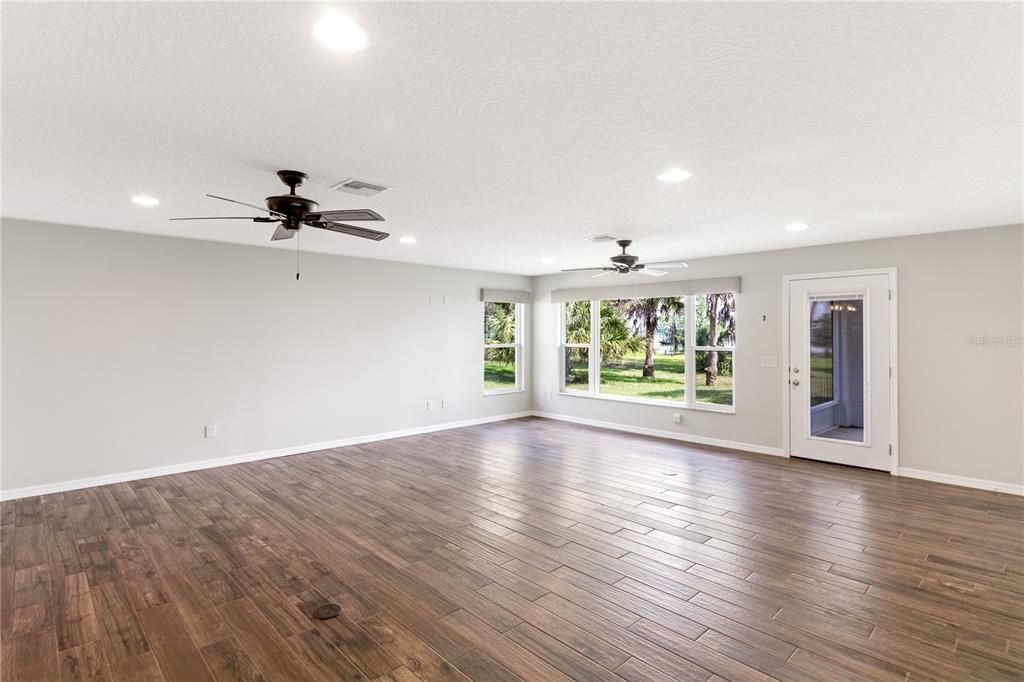 На продажу: $499,999 (4 спален, 2 ванн, 2318 Квадратных фут)