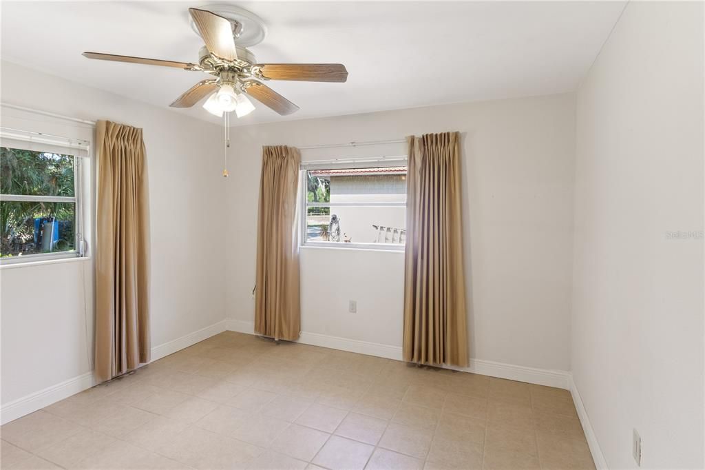 На продажу: $499,999 (4 спален, 2 ванн, 2318 Квадратных фут)