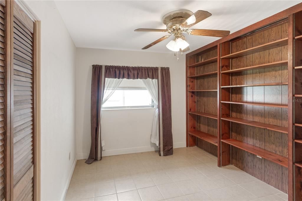 На продажу: $499,999 (4 спален, 2 ванн, 2318 Квадратных фут)