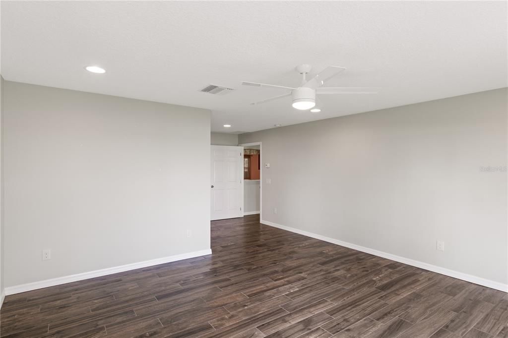 На продажу: $499,999 (4 спален, 2 ванн, 2318 Квадратных фут)