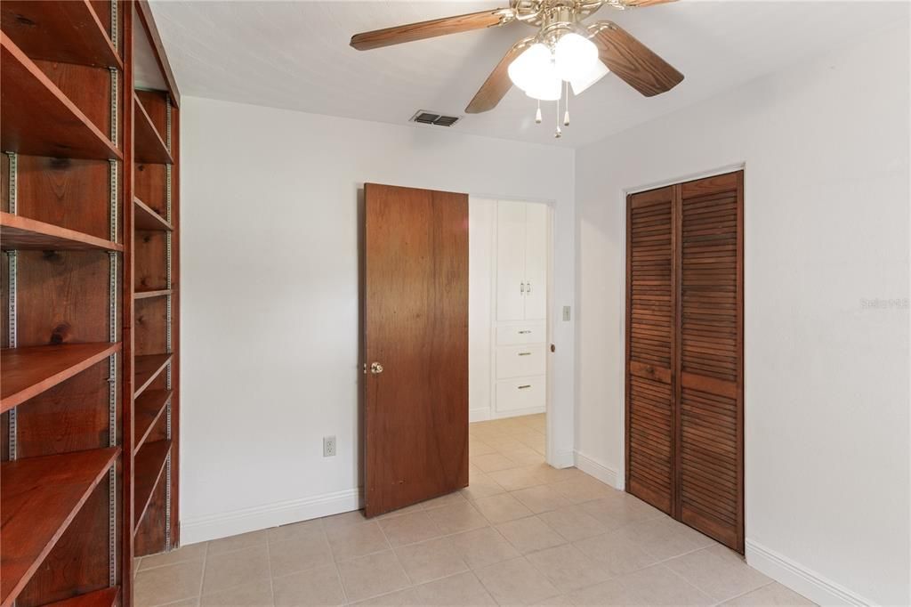 На продажу: $499,999 (4 спален, 2 ванн, 2318 Квадратных фут)