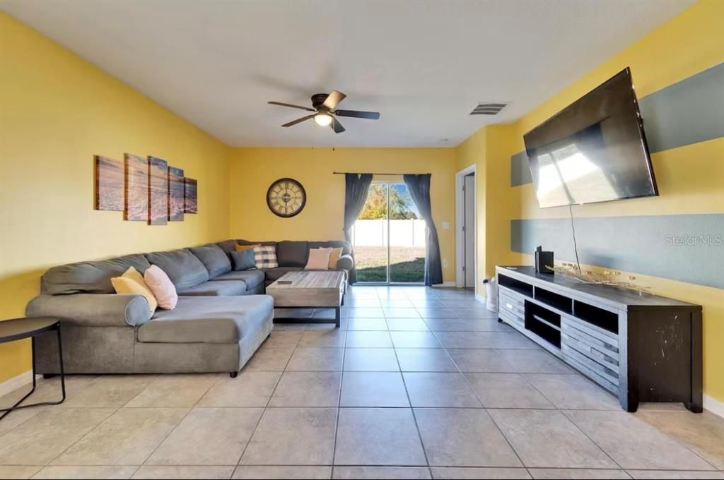 For Rent: $3,500 (5 beds, 2 baths, 2415 Square Feet)