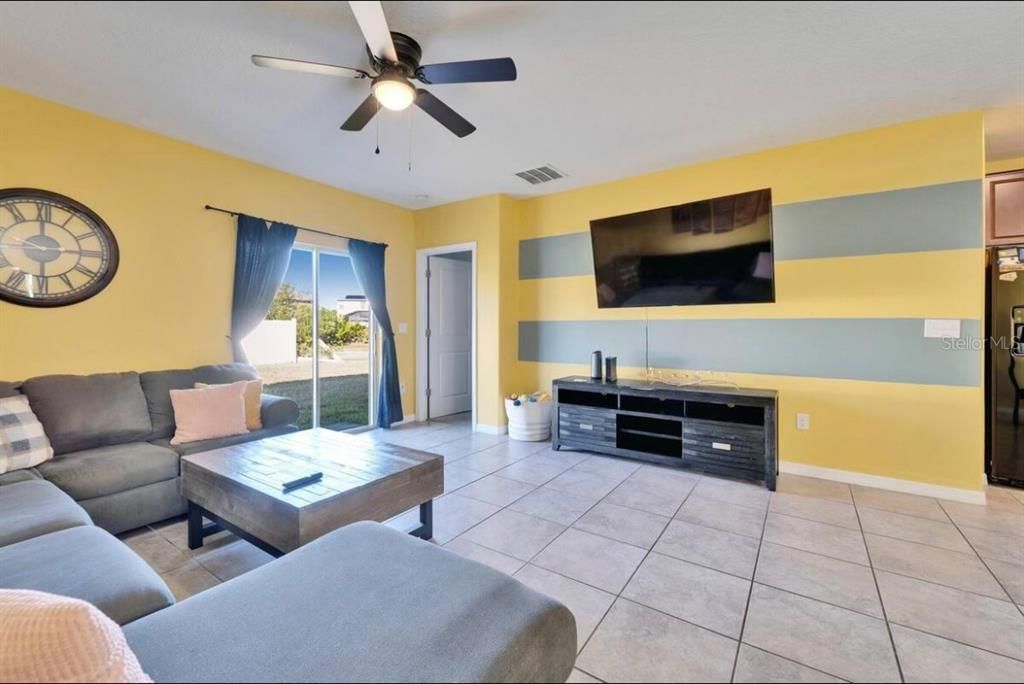For Rent: $3,500 (5 beds, 2 baths, 2415 Square Feet)