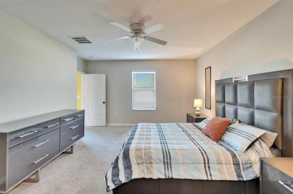 For Rent: $3,500 (5 beds, 2 baths, 2415 Square Feet)
