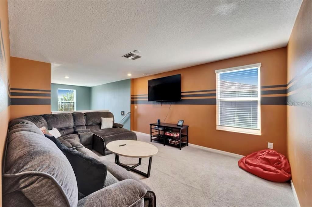 For Rent: $3,500 (5 beds, 2 baths, 2415 Square Feet)
