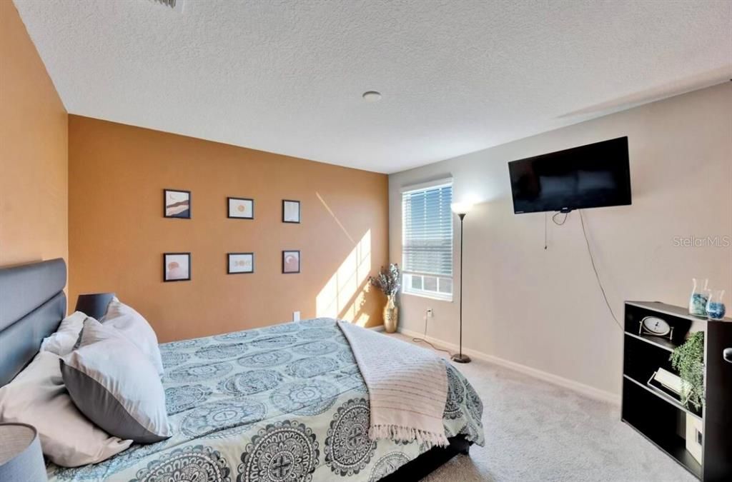 For Rent: $3,500 (5 beds, 2 baths, 2415 Square Feet)