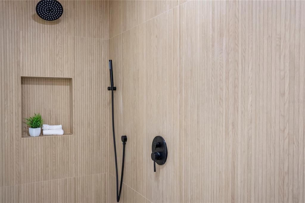 En Venta: $499,000 (4 camas, 2 baños, 2053 Pies cuadrados)