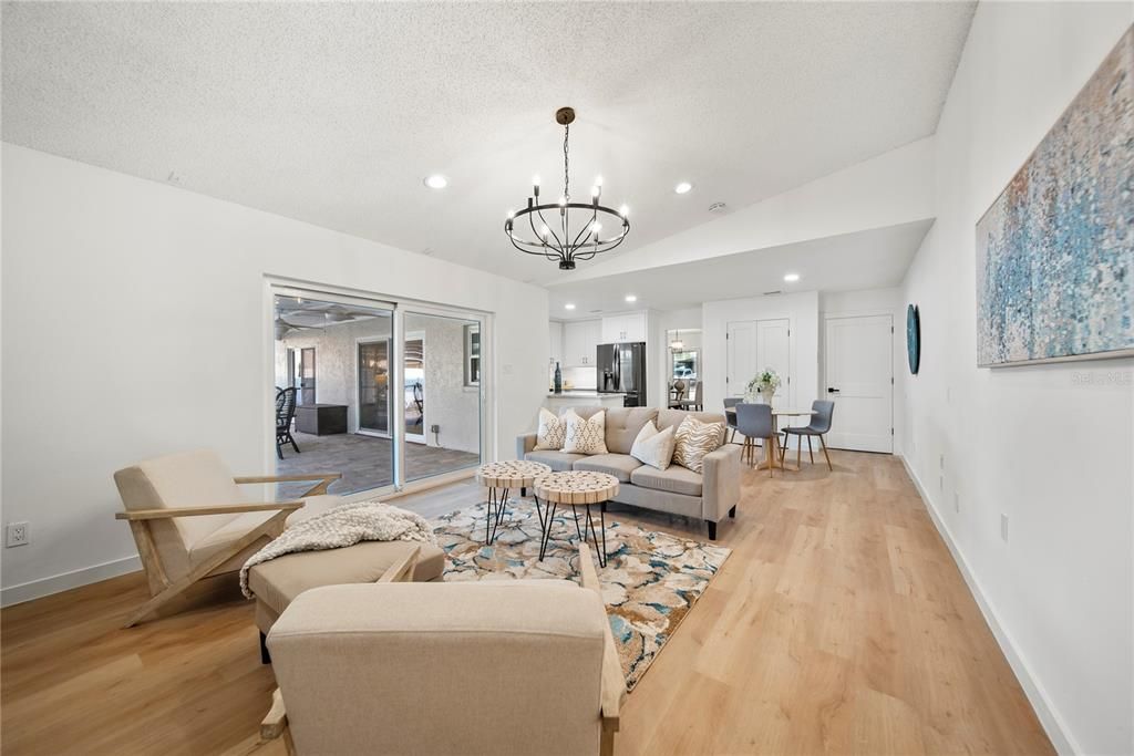 En Venta: $499,000 (4 camas, 2 baños, 2053 Pies cuadrados)