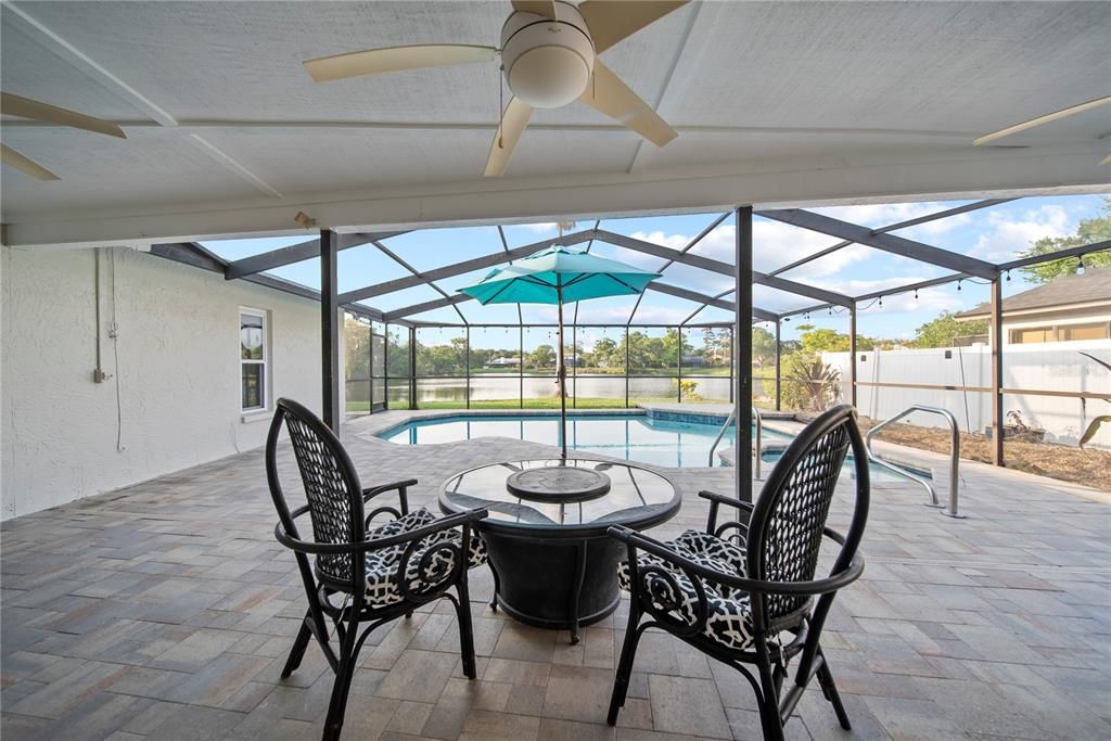 En Venta: $499,000 (4 camas, 2 baños, 2053 Pies cuadrados)