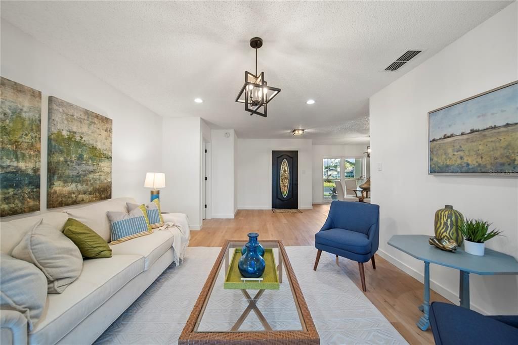 En Venta: $499,000 (4 camas, 2 baños, 2053 Pies cuadrados)