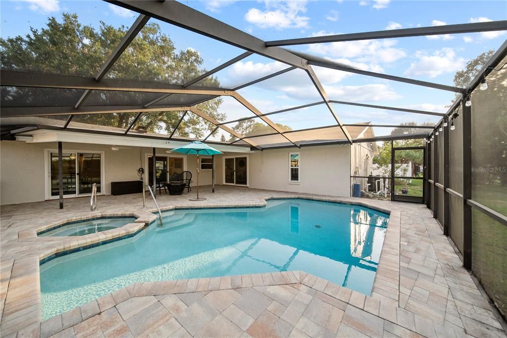 En Venta: $499,000 (4 camas, 2 baños, 2053 Pies cuadrados)