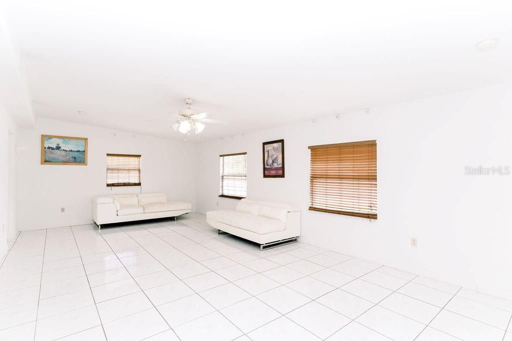 En Venta: $289,000 (3 camas, 2 baños, 1395 Pies cuadrados)