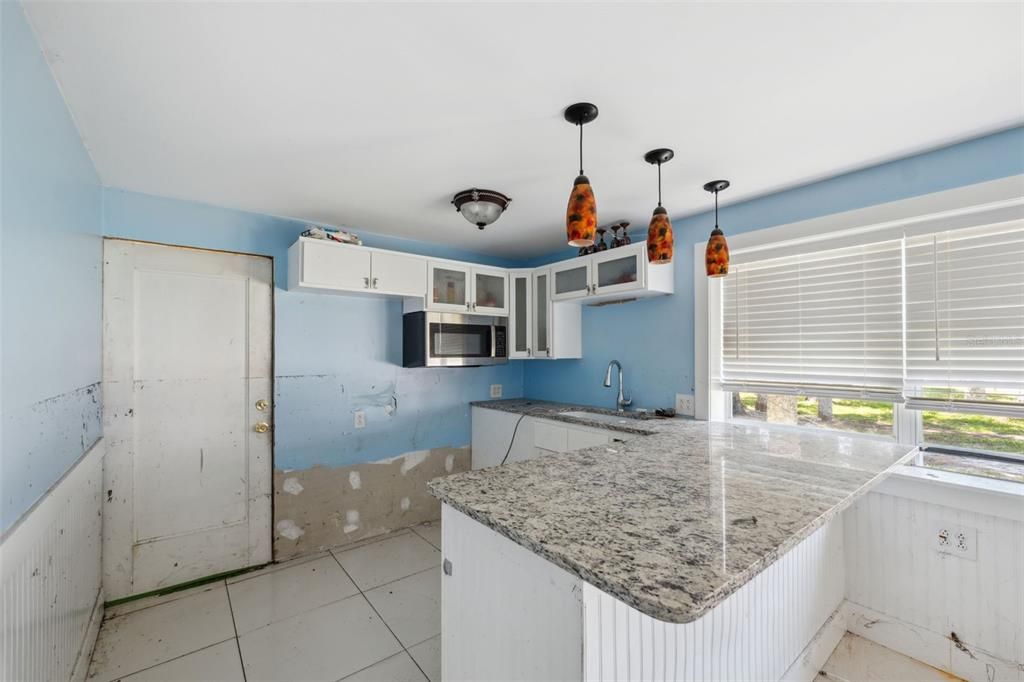 待售: $390,000 (0.24 acres)