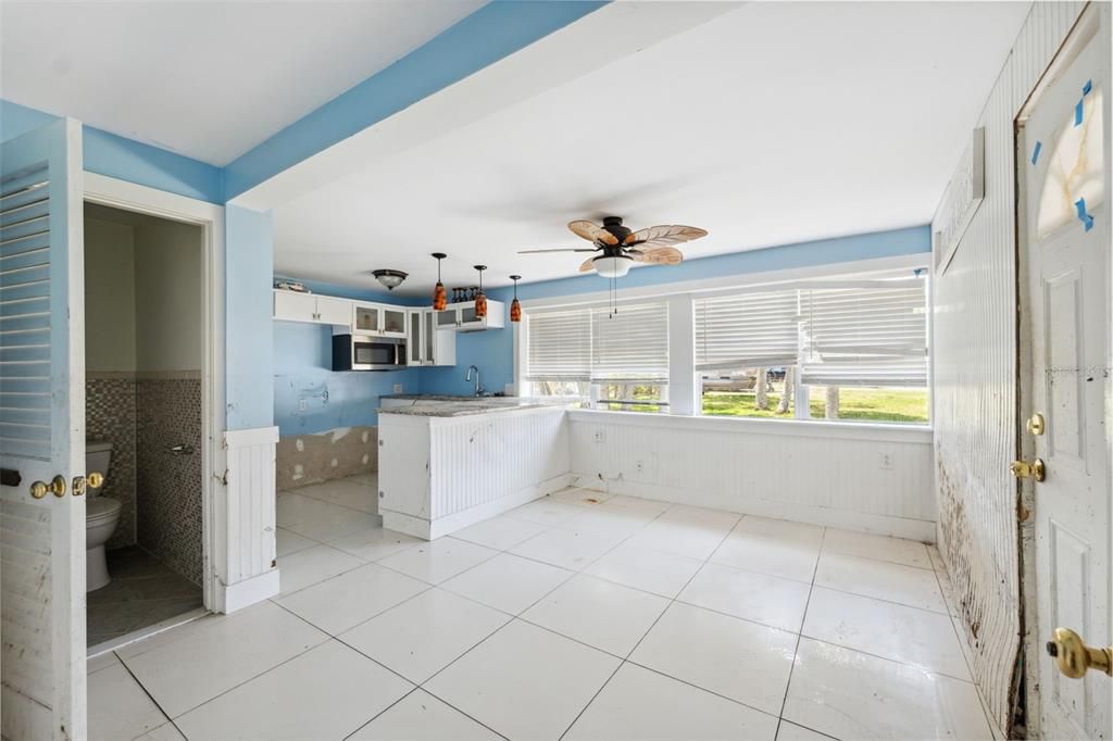 待售: $390,000 (0.24 acres)