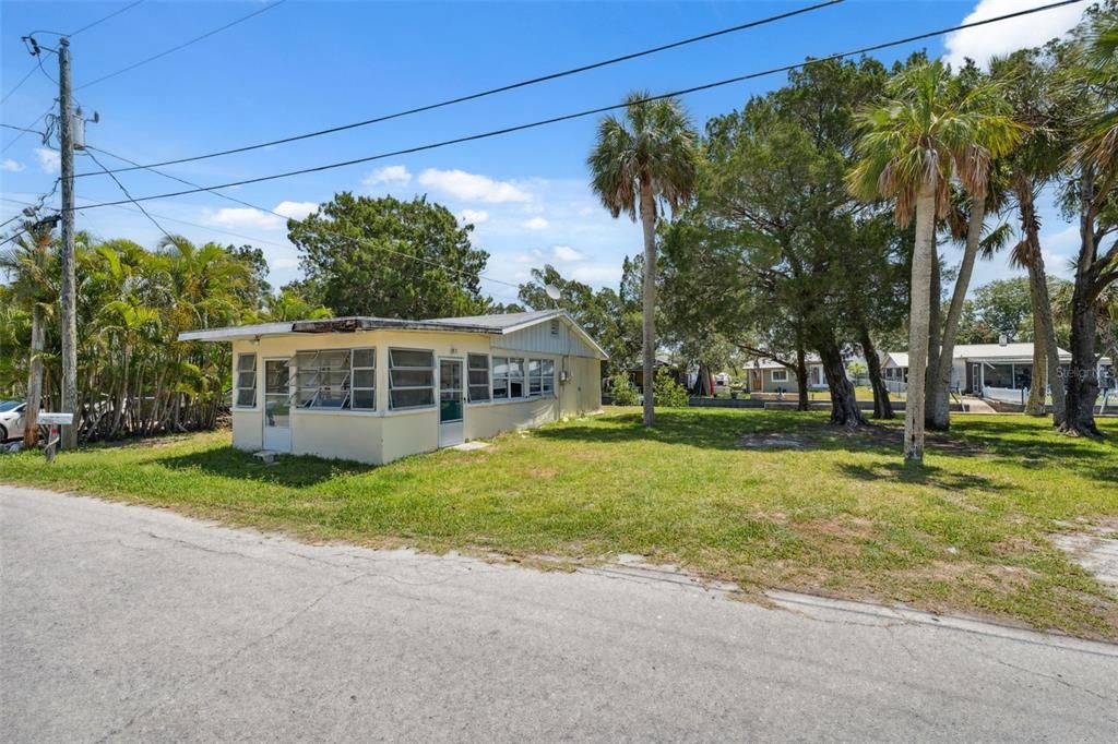 待售: $390,000 (0.24 acres)