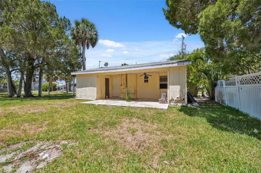 待售: $390,000 (0.24 acres)