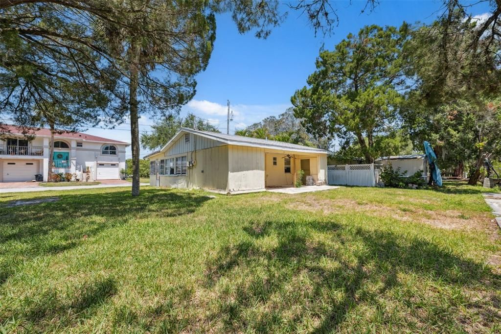 待售: $390,000 (0.24 acres)