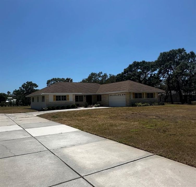 Recently Sold: $900,000 (4 beds, 3 baths, 2256 Square Feet)