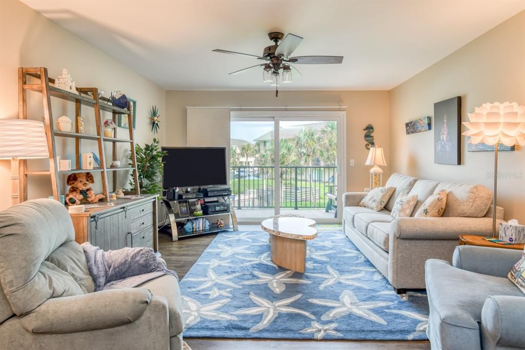 На продажу: $509,000 (2 спален, 2 ванн, 1064 Квадратных фут)