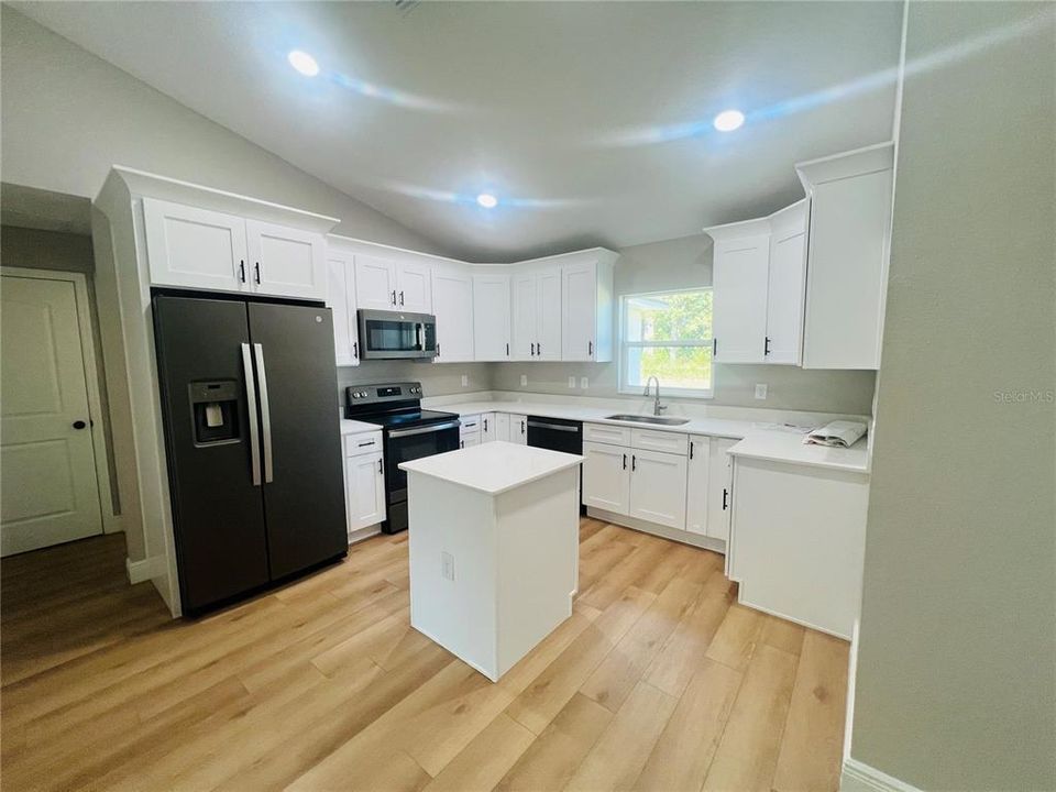 For Sale: $337,555 (4 beds, 3 baths, 1797 Square Feet)