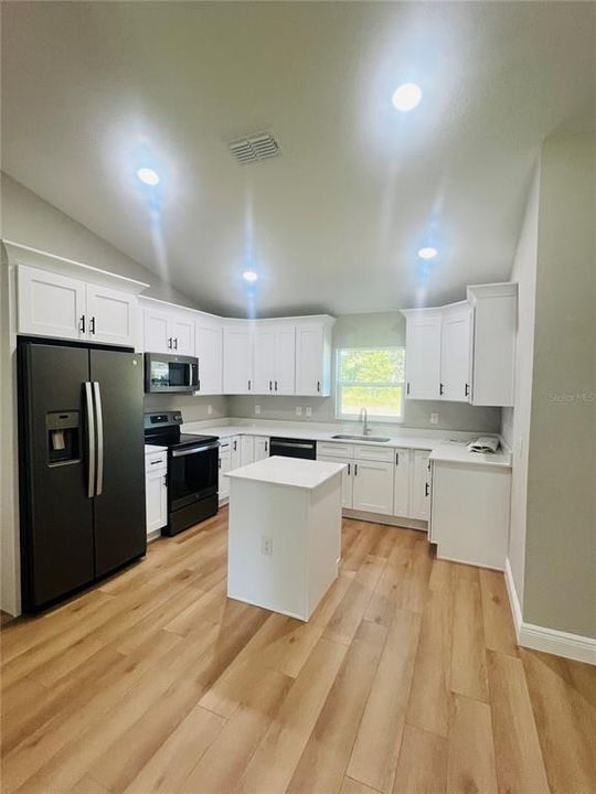 For Sale: $337,555 (4 beds, 3 baths, 1797 Square Feet)