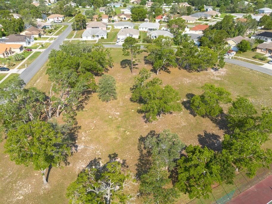 Под контрактом: $315,900 (3 спален, 2 ванн, 1547 Квадратных фут)