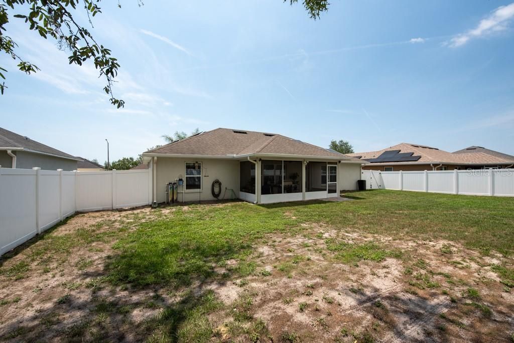 Под контрактом: $315,900 (3 спален, 2 ванн, 1547 Квадратных фут)