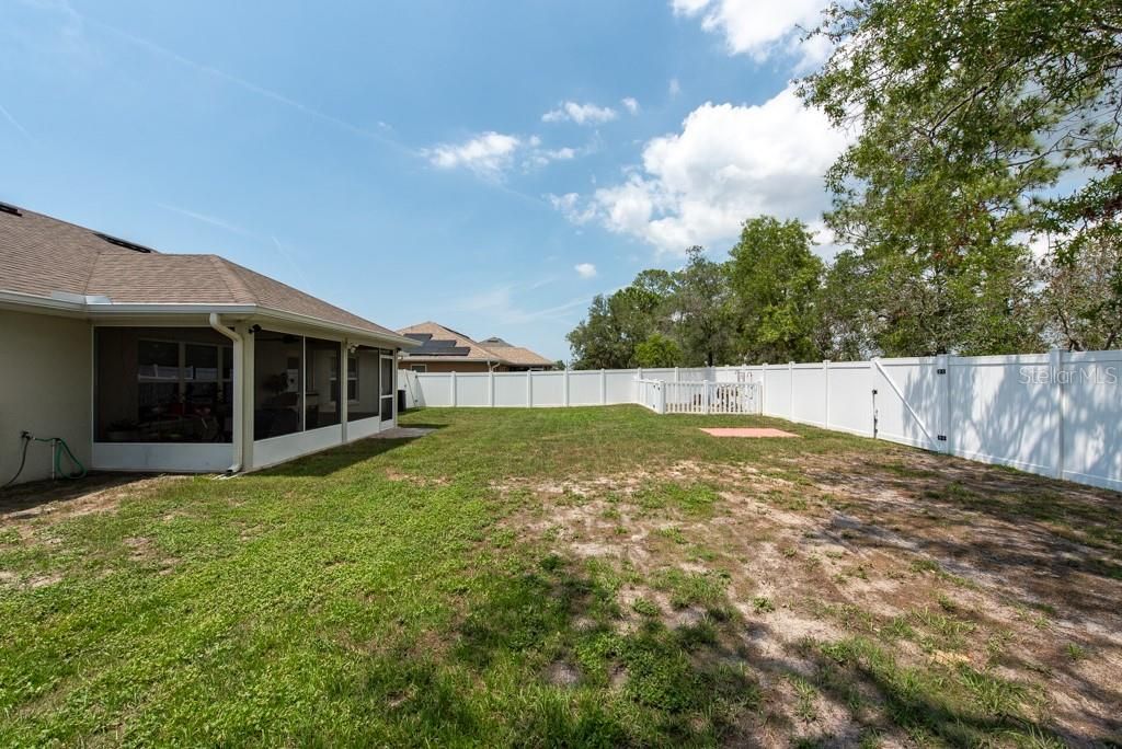 Под контрактом: $315,900 (3 спален, 2 ванн, 1547 Квадратных фут)