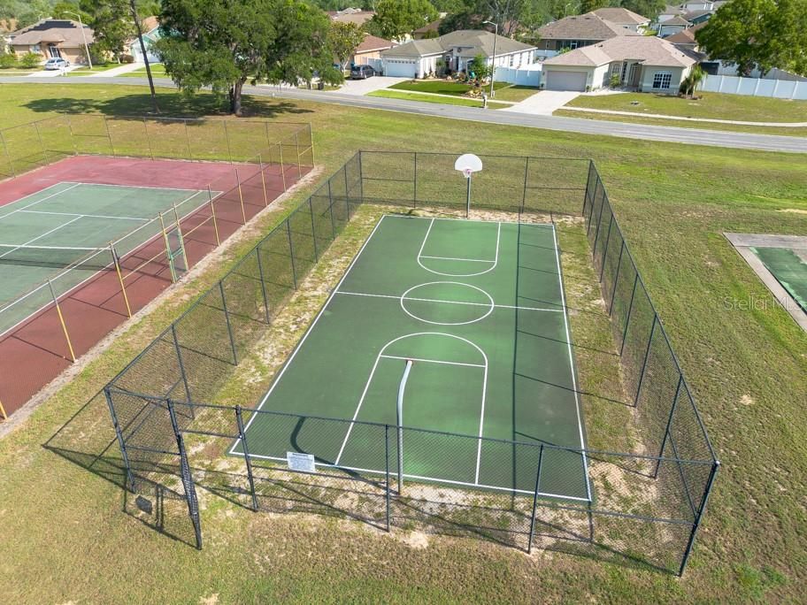 Под контрактом: $315,900 (3 спален, 2 ванн, 1547 Квадратных фут)