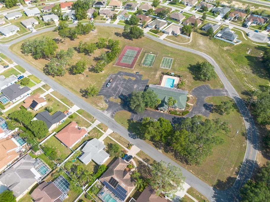 Под контрактом: $315,900 (3 спален, 2 ванн, 1547 Квадратных фут)