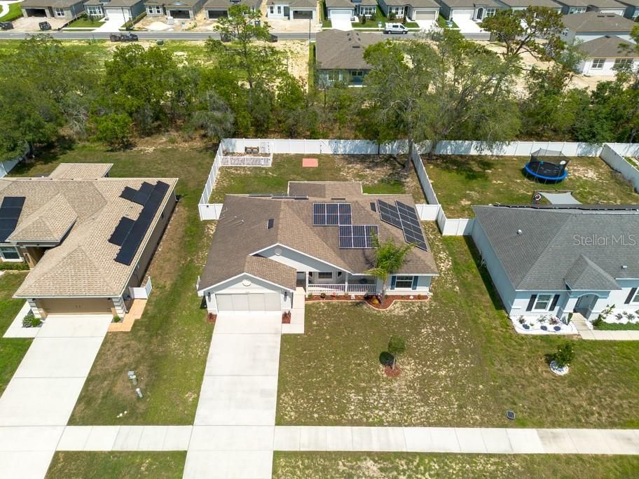 Под контрактом: $315,900 (3 спален, 2 ванн, 1547 Квадратных фут)