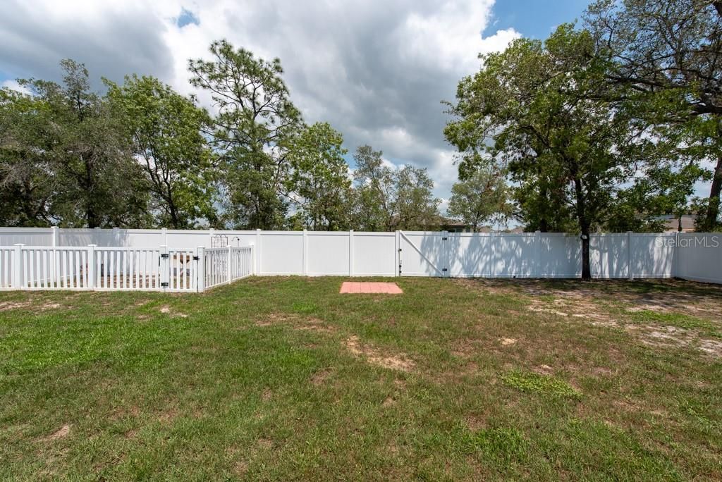 Под контрактом: $315,900 (3 спален, 2 ванн, 1547 Квадратных фут)