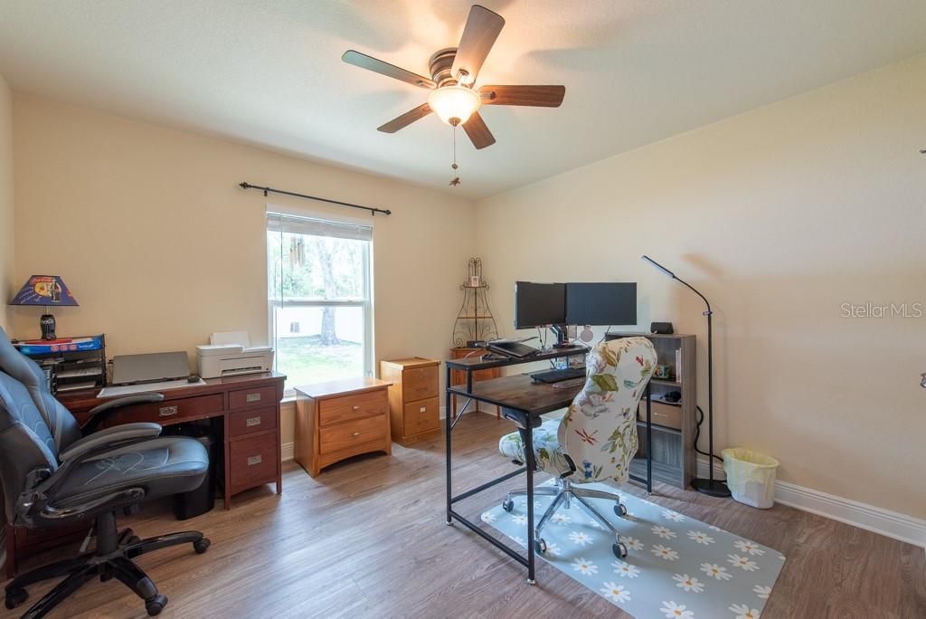 Под контрактом: $315,900 (3 спален, 2 ванн, 1547 Квадратных фут)