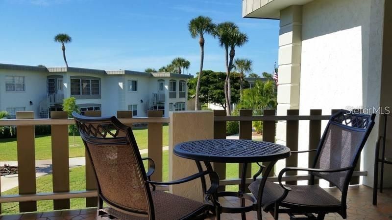 合同活跃: $335,000 (2 贝兹, 2 浴室, 1023 平方英尺)