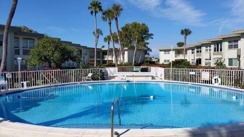 合同活跃: $335,000 (2 贝兹, 2 浴室, 1023 平方英尺)