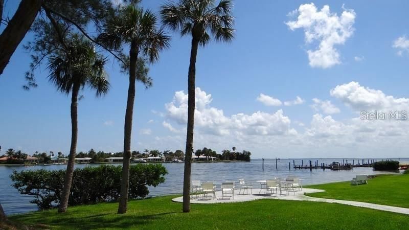 合同活跃: $335,000 (2 贝兹, 2 浴室, 1023 平方英尺)