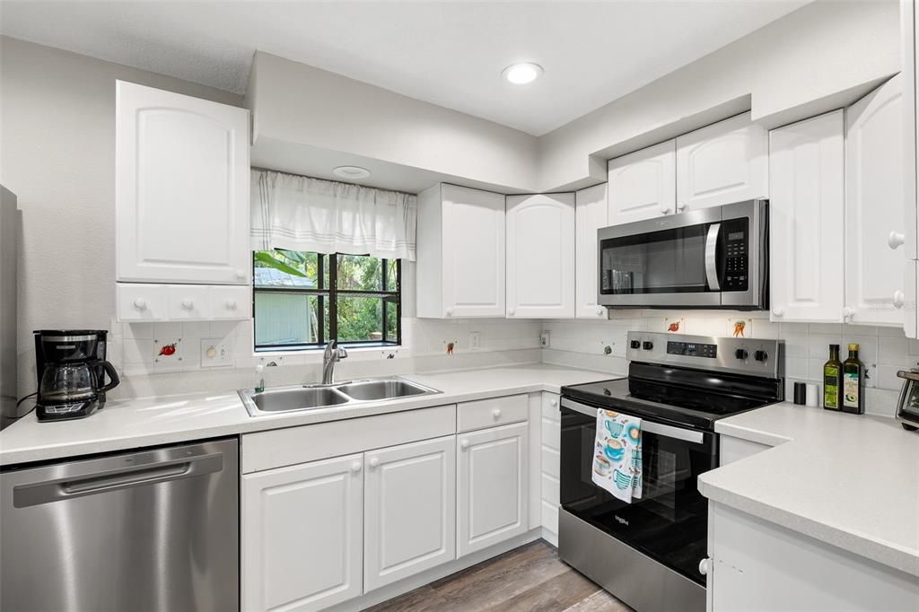 На продажу: $479,900 (3 спален, 2 ванн, 1952 Квадратных фут)