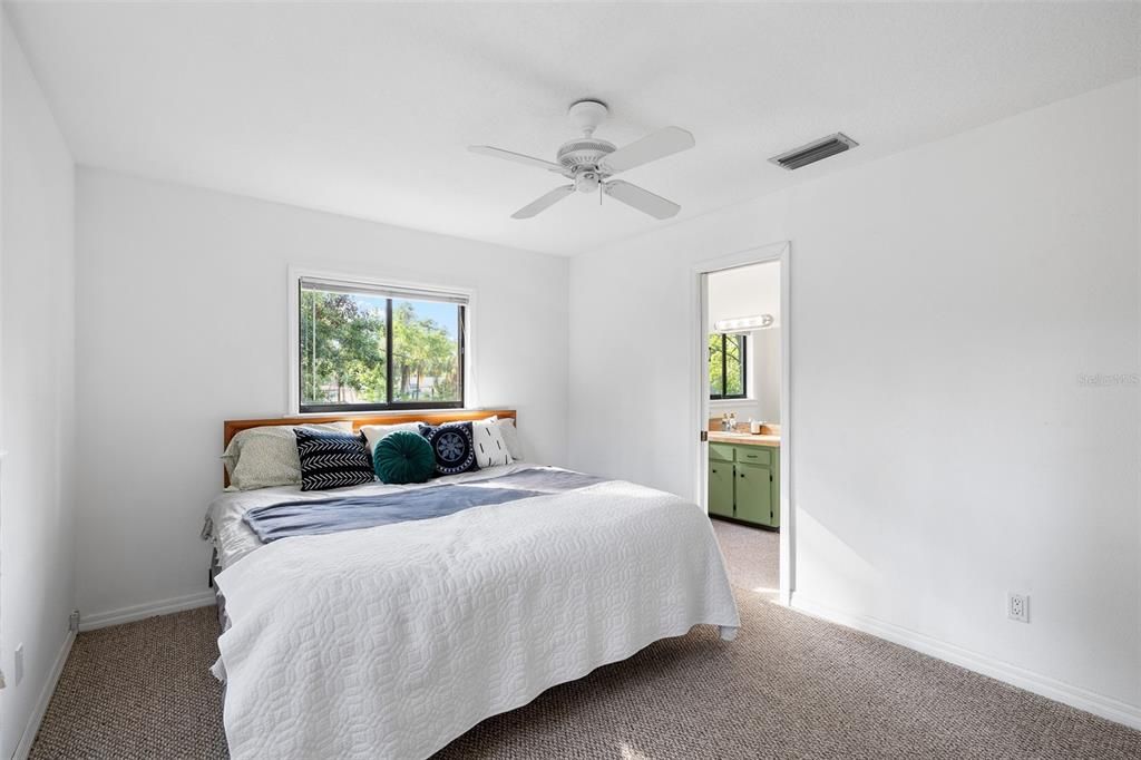 На продажу: $479,900 (3 спален, 2 ванн, 1952 Квадратных фут)