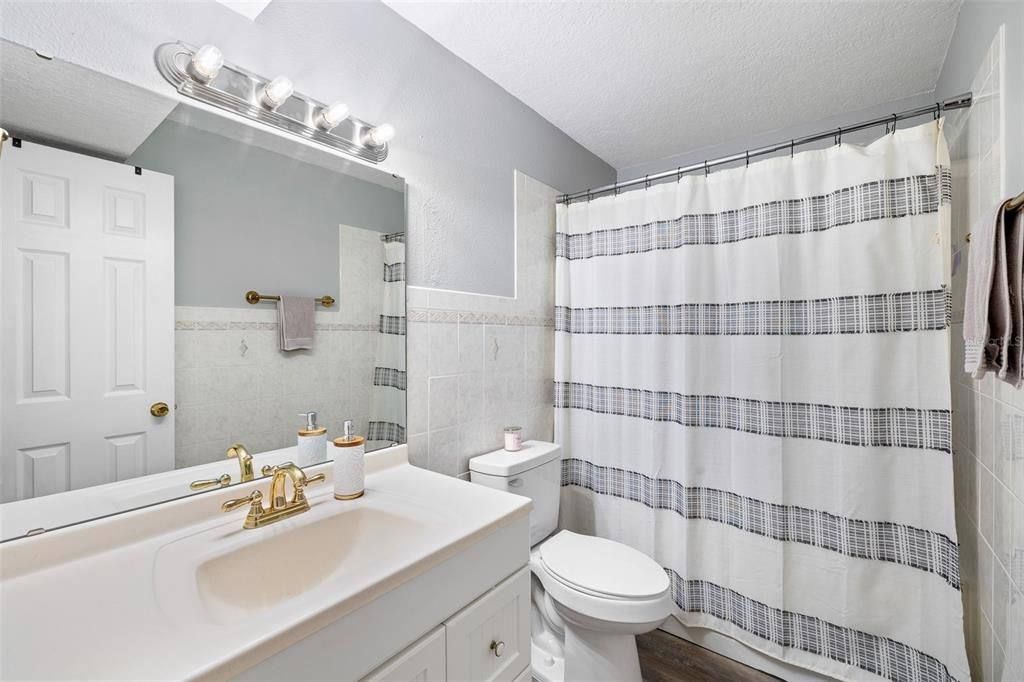 На продажу: $479,900 (3 спален, 2 ванн, 1952 Квадратных фут)