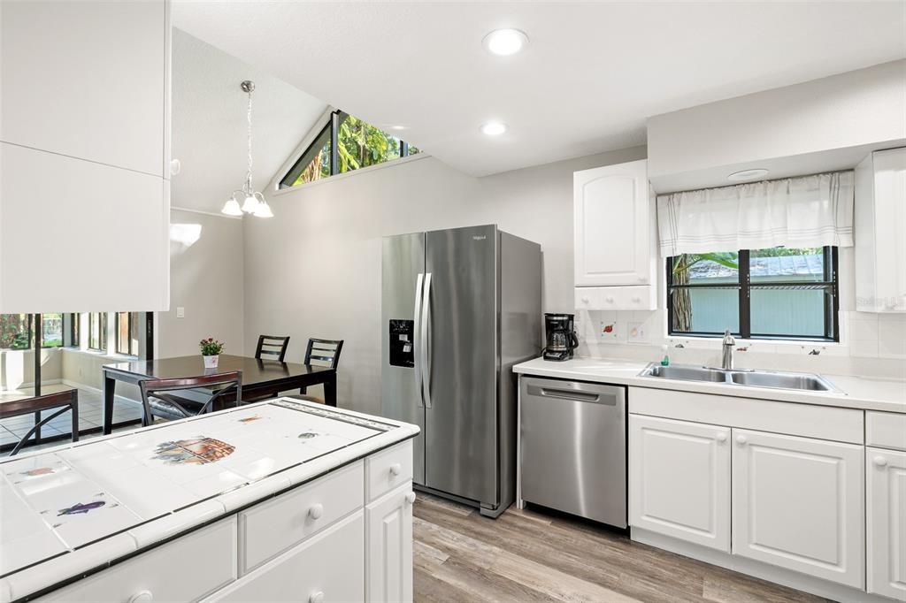 На продажу: $479,900 (3 спален, 2 ванн, 1952 Квадратных фут)