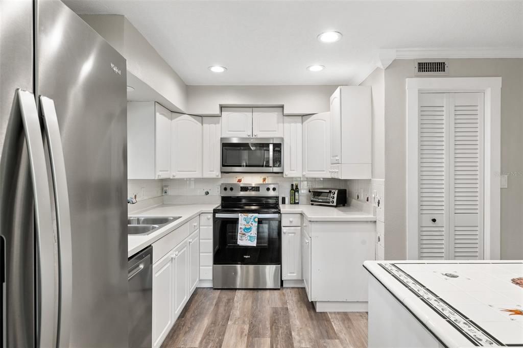 На продажу: $479,900 (3 спален, 2 ванн, 1952 Квадратных фут)