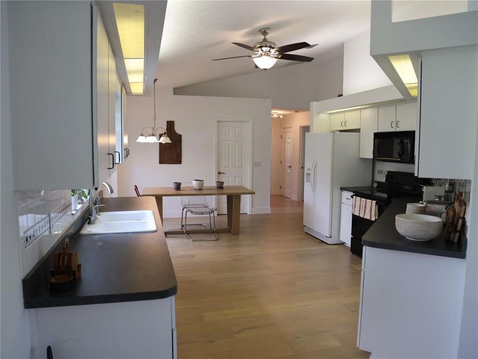 На продажу: $719,000 (3 спален, 2 ванн, 2125 Квадратных фут)