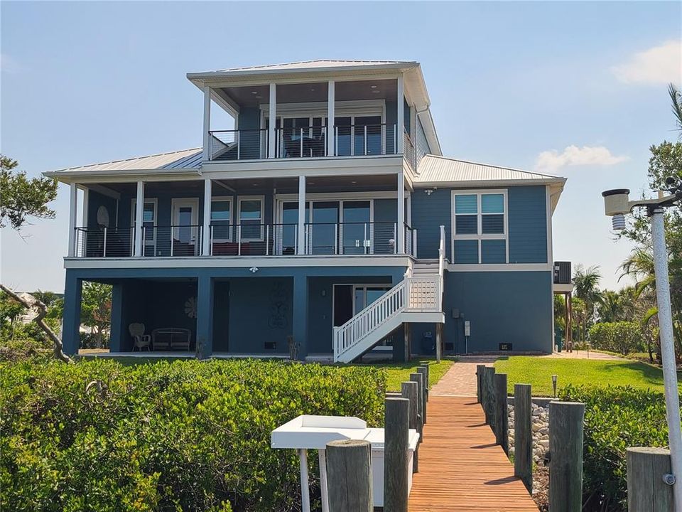 Recently Sold: $2,200,000 (3 beds, 3 baths, 3176 Square Feet)