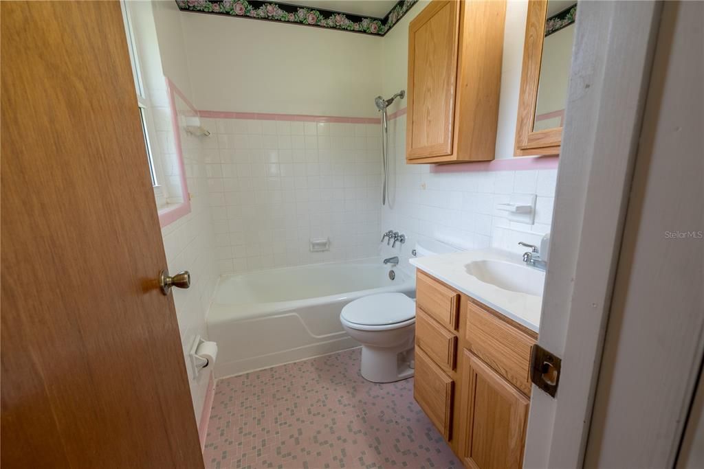 На продажу: $259,900 (3 спален, 2 ванн, 1676 Квадратных фут)