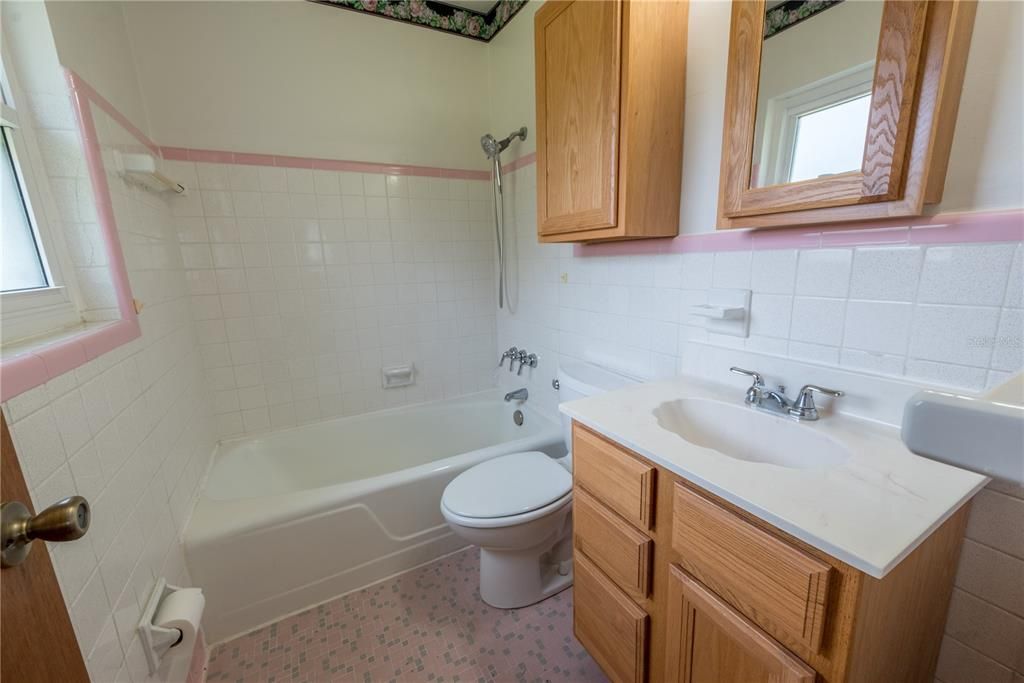 На продажу: $259,900 (3 спален, 2 ванн, 1676 Квадратных фут)